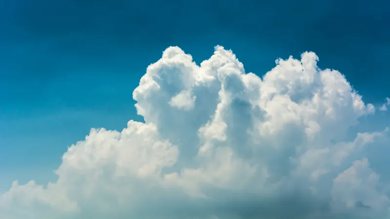 Cloudy sky by Alex Machado